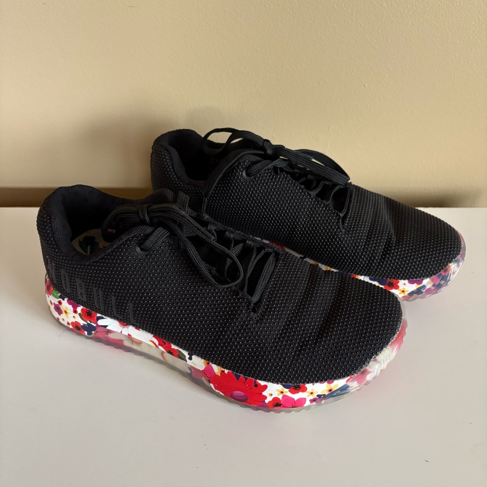 NOBULL Women's Black Daisy Floral Trainer Sneakers Size 9